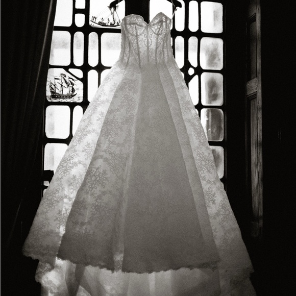 Monique Lhuillier Vittoria Gown - Picture 10 of 14